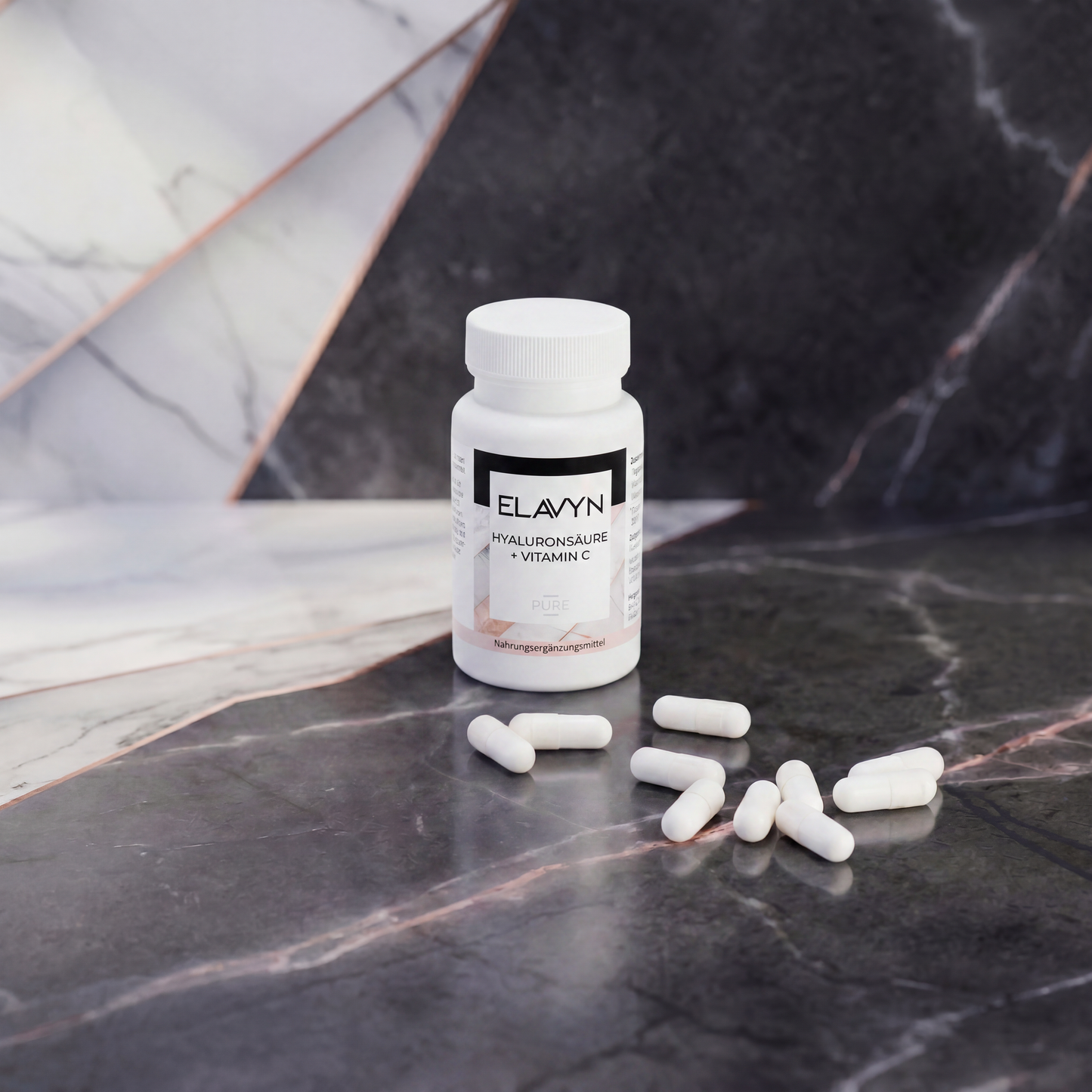 ELAVYN Hyaluronsäure + Vitamin C Dose mit Kapseln auf Marmor